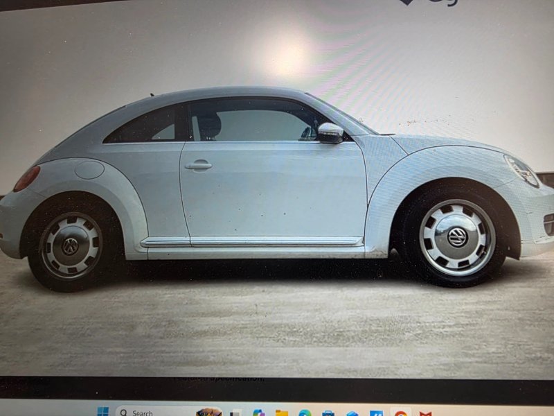 White Volkswagen Beetle 2.0 TDI BlueMotion Tech Design Hatchback 3dr Diesel Manual Euro 6 s/s 150 ps